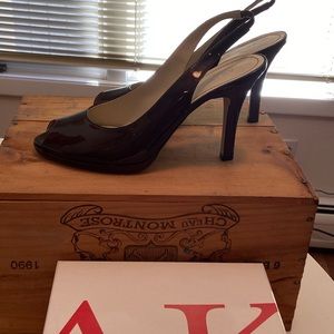 Anne Klein Bronze Patent slingbacks 10M